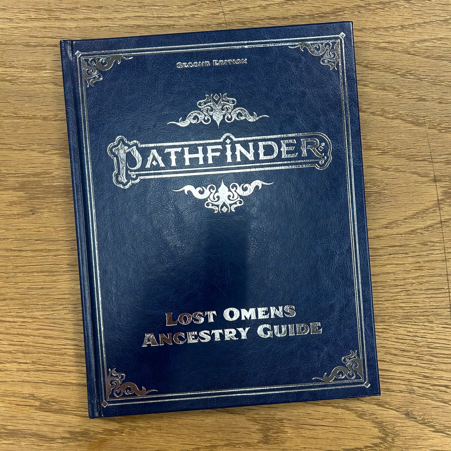 Patherfinder 2e Lost Omens Ancestry Guide (deluxe edition)