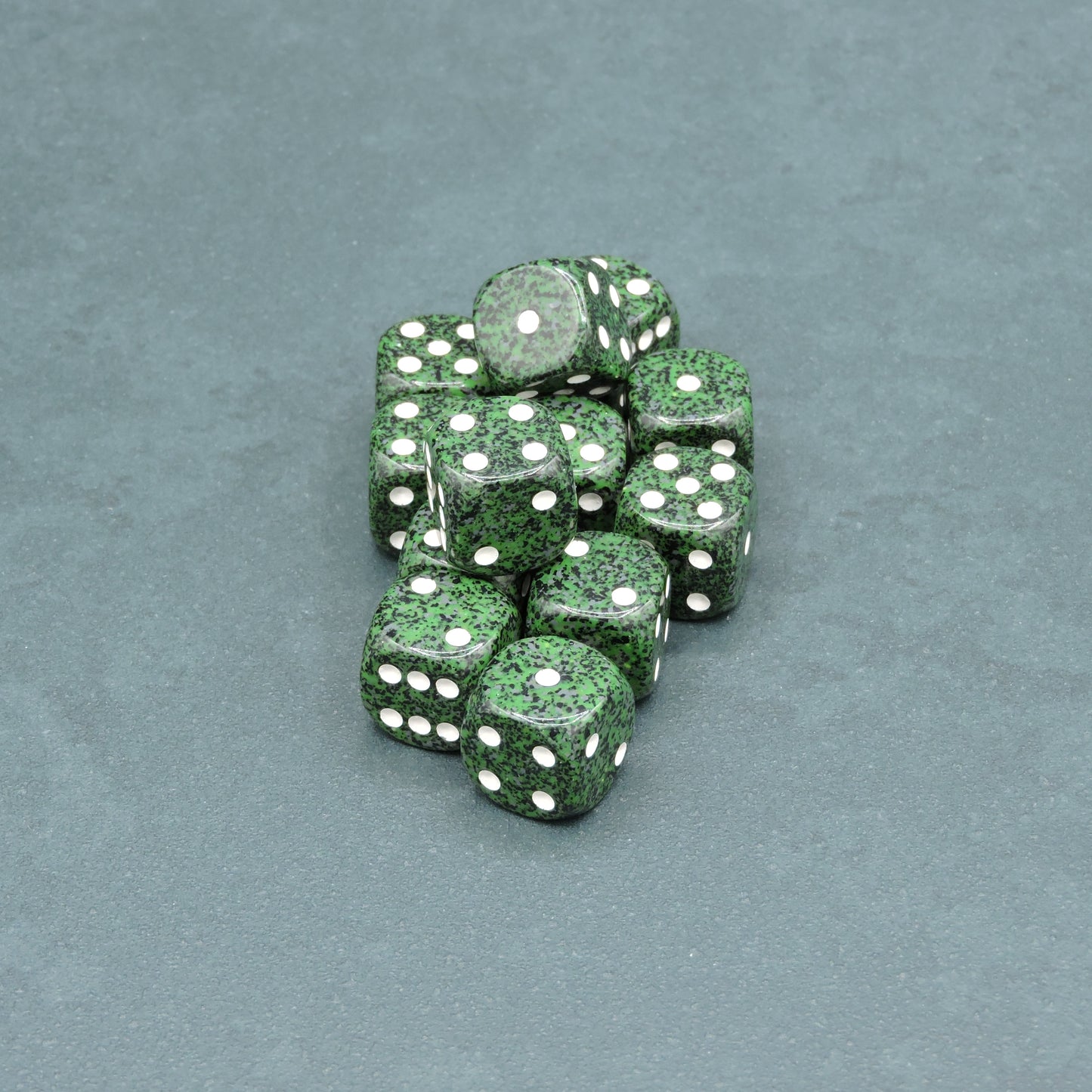 Recon Speckled 16mm d6 Dice Block (12 dice)