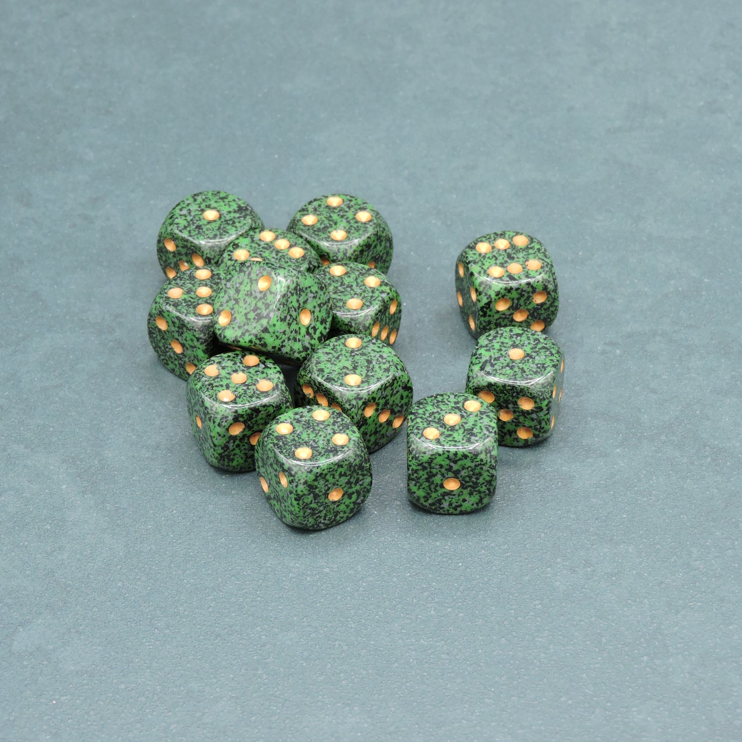 Golden Recon Speckled 16mm d6 Dice Block (12 dice)