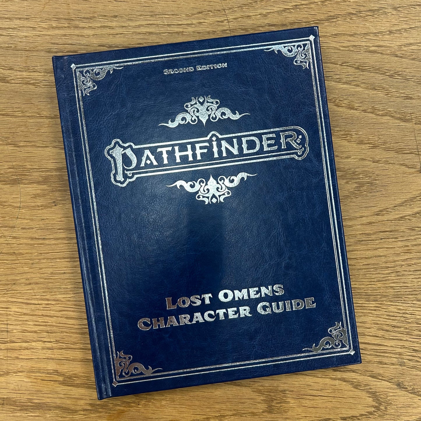 Pathfinder 2e Lost Omens Character Guide (deluxe edition)